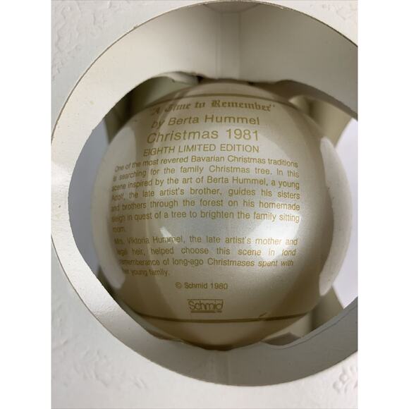 Vintage Schmid Christmas 1981 Glass Ornament "A Time to Remeber" by Berta Hummel - Picture 5 of 7